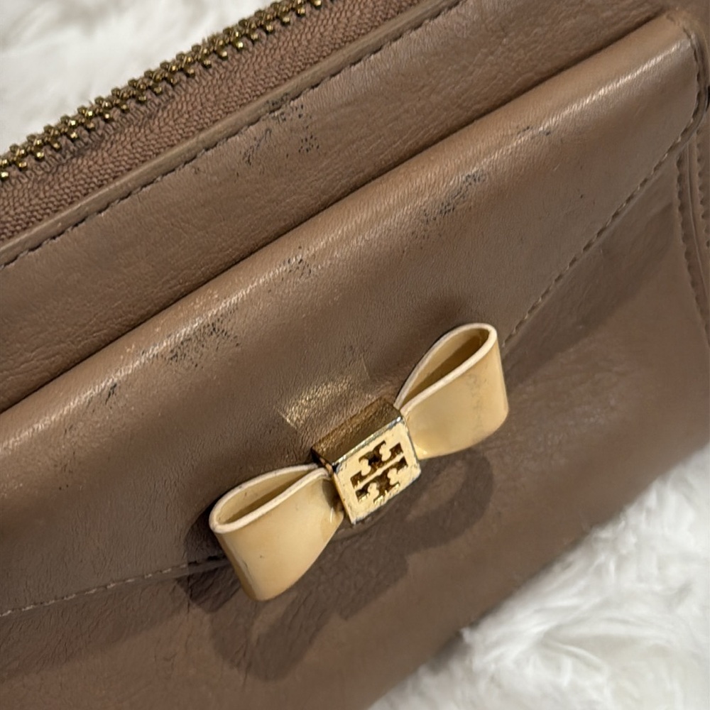 Tory Burch Robinson Taupe Zip-Around Leather Wallet Bow Detail Women’s - Picture 4 of 14